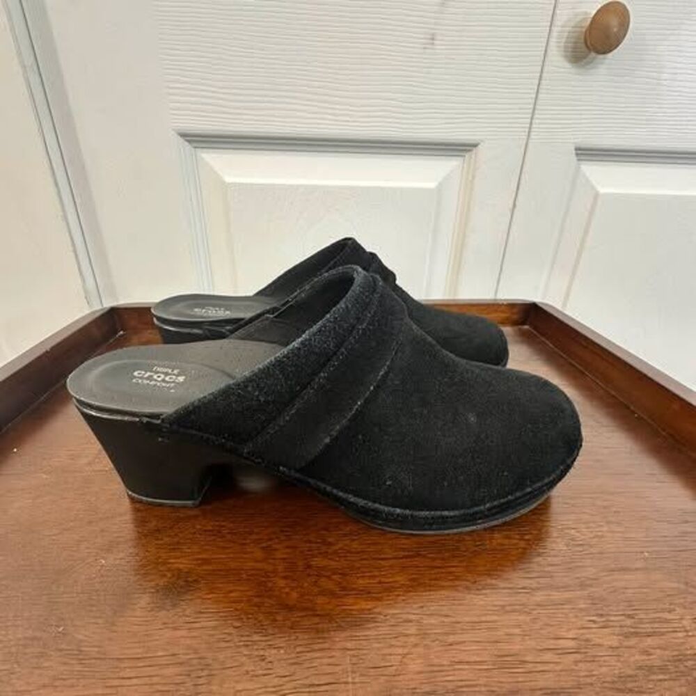Crocs Sarah Black Suede Slip-On Clogs 7 Wide